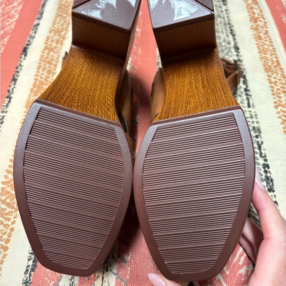 NWOT White Mountain Brown Platform Clogs - Picture 4 of 5